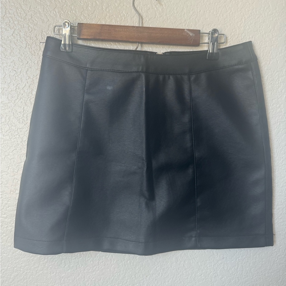 Forever 21 NWT faux leather skirt